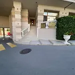 Seafront 2-bedroom With Pools And Direct Access La Varna