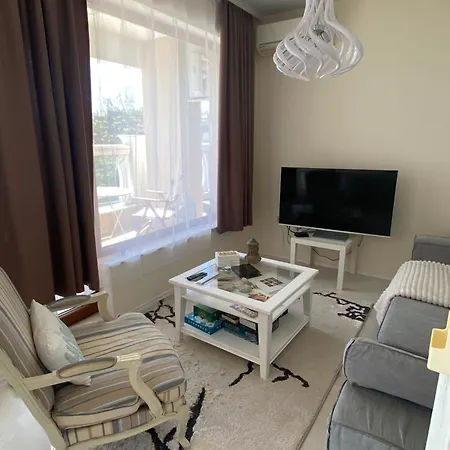 Seafront 2-bedroom With Pools And Direct Access La Appartement Varna