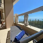 Daire Seafront 2-bedroom With Pools And Direct Access La Varna