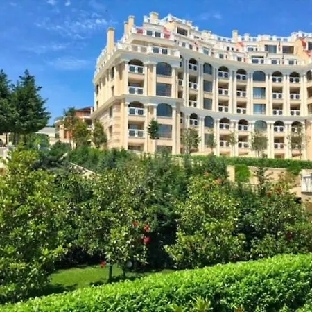 La 2-bedroom Private , Golden Sands , Apartment *
