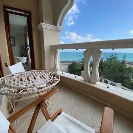 Seafront 2-bedroom With Pools And Direct Access La Lägenhet Varna