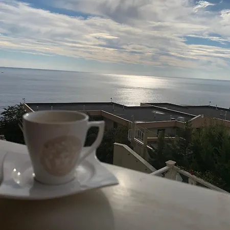 La 2-bedroom Private , Golden Sands , *