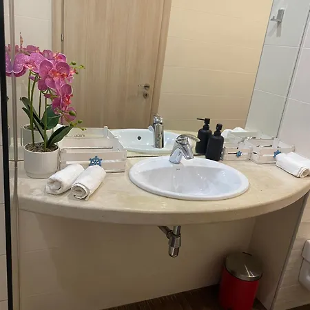 Seafront 2-bedroom With Pools And Direct Access La Варна