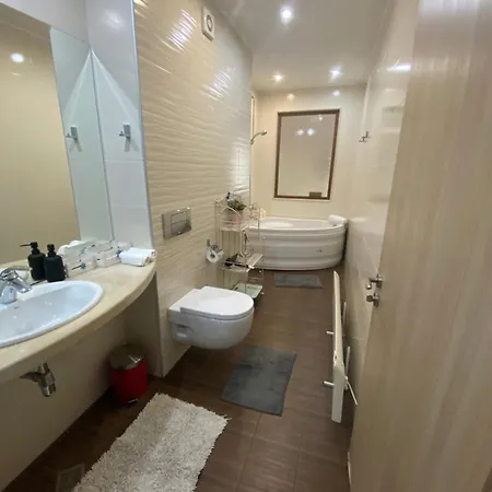 Seafront 2-bedroom With Pools And Direct Access La Lejlighed Varna