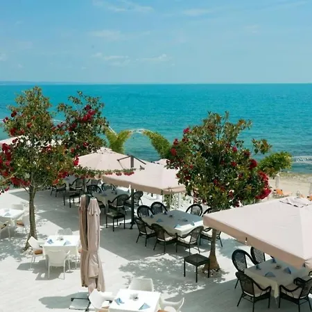 Seafront 2-bedroom With Pools And Direct Access La Daire
