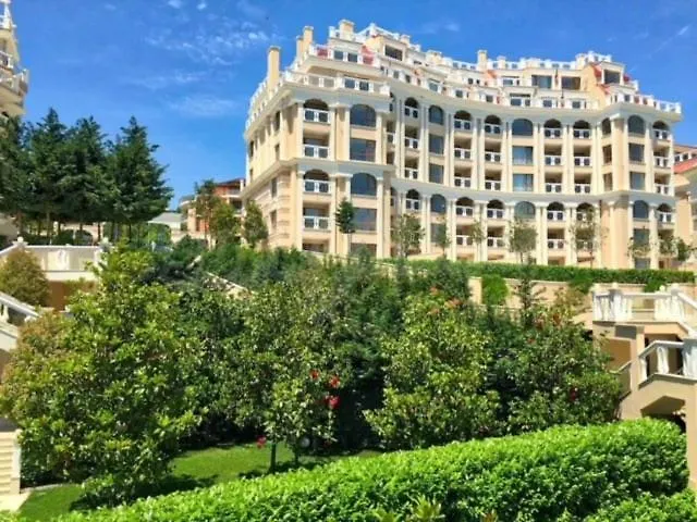 Seafront 2-Bedroom Apartment With Pools And Direct Beach Access La Mer شقة *